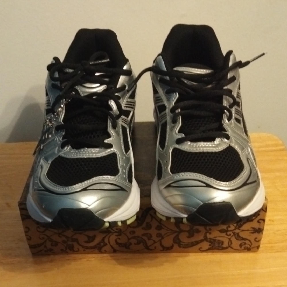 In Great Used Condition Men's Asics Silver and Black Athletic Sneakers Us 11